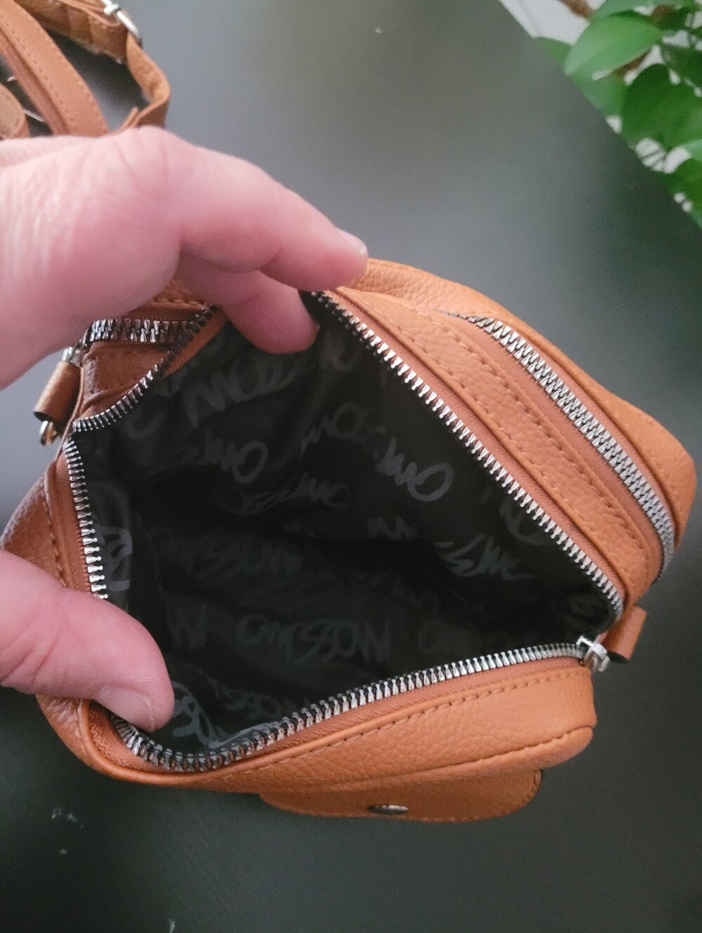 Mossimo Tan Crossbody Camera Bag with Front Pockets & Attachable Crossbody Strap - Picture 7 of 8